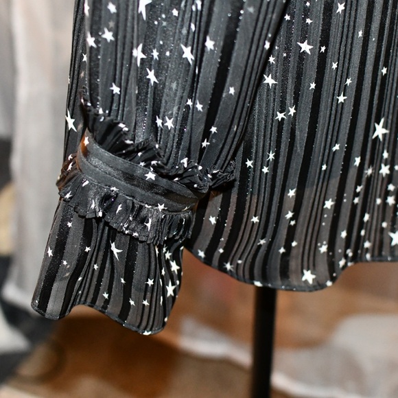 Violet and Claire Sheer Sparkle Star Blouse Size M NWT - Picture 6 of 12